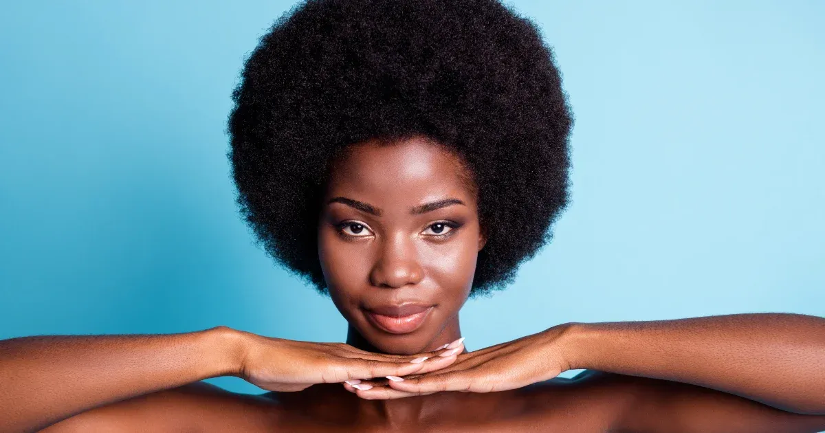 Model with naturally curly hair.